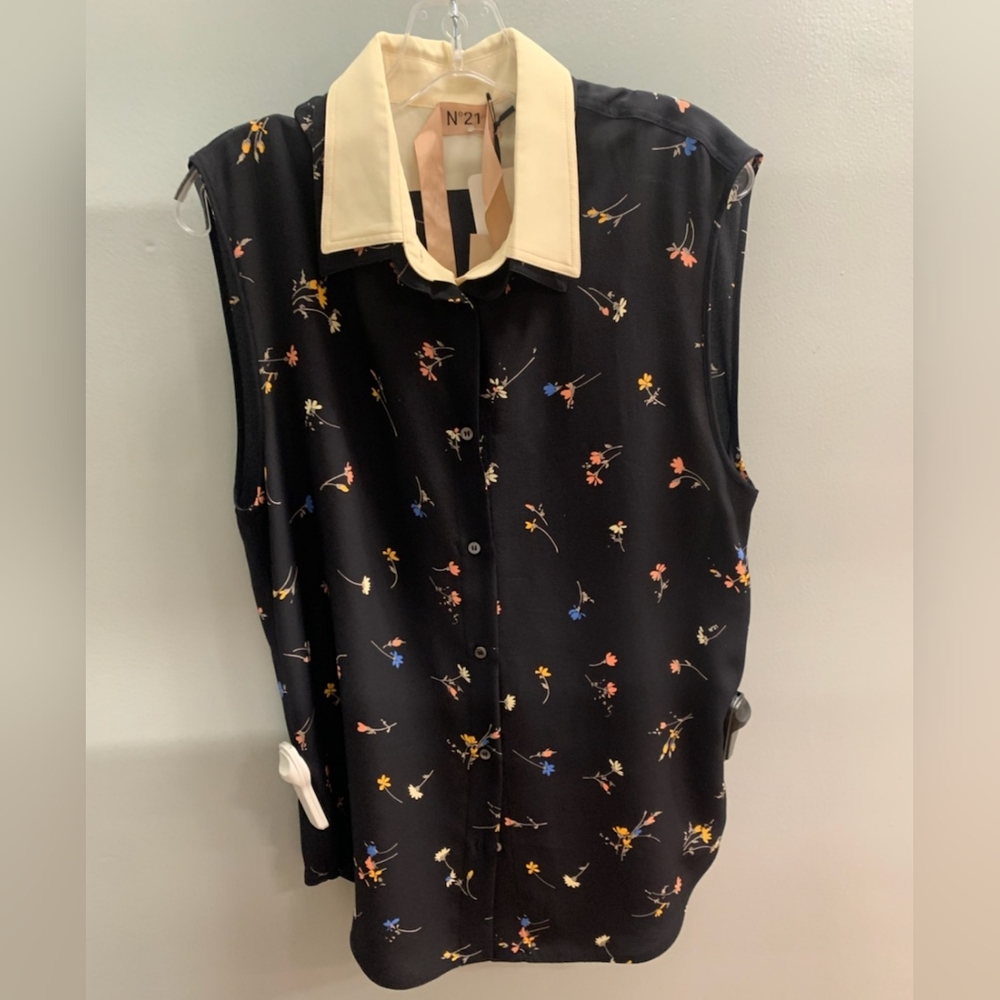 No. 21 NWT top